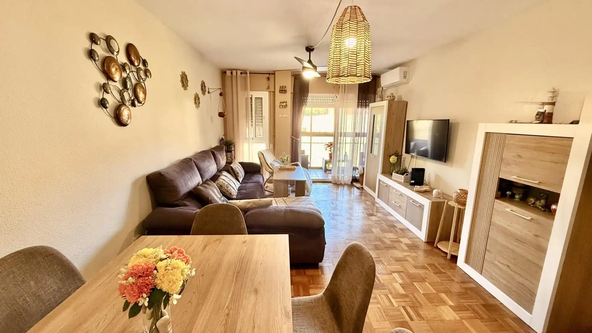 Sala d'estar de Pis en venda en Benalmádena amb Aire condicionat, Parquet i Terrassa