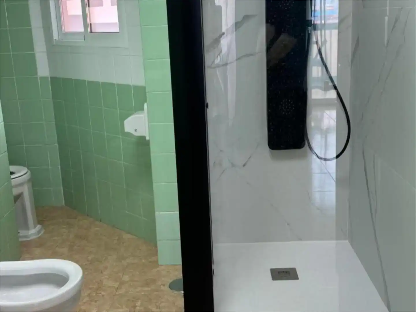Badezimmer von Wohnungen zum Verkauf in Benidorm mit Klimaanlage und Balkon