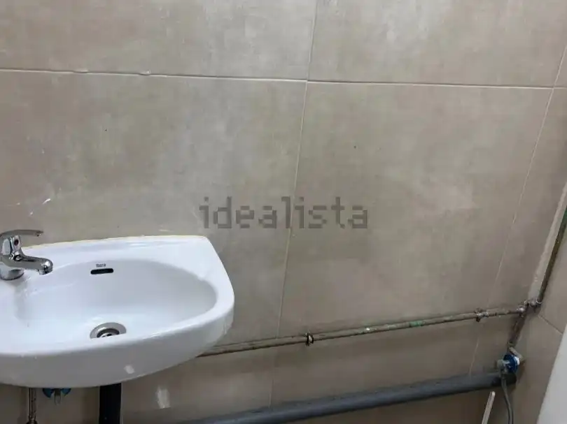 Baño de Trastero de alquiler en Madrid con Alarma