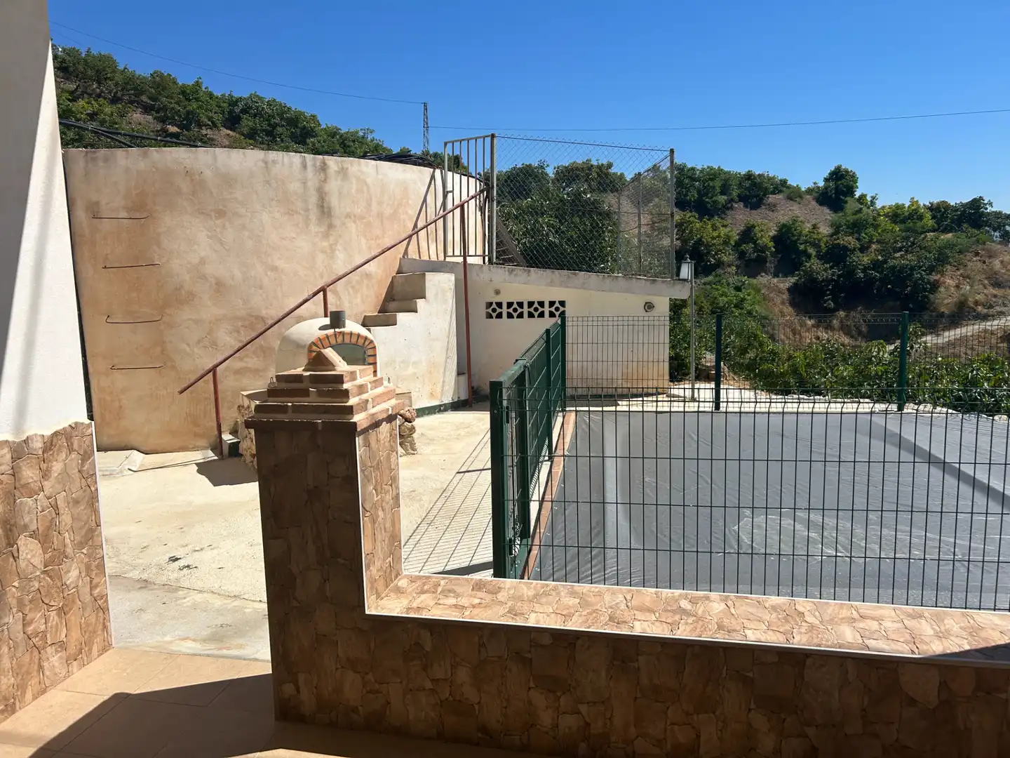 Schwimmbecken von Country house zur Miete in Vélez-Málaga mit Klimaanlage, Heizung und Terrasse