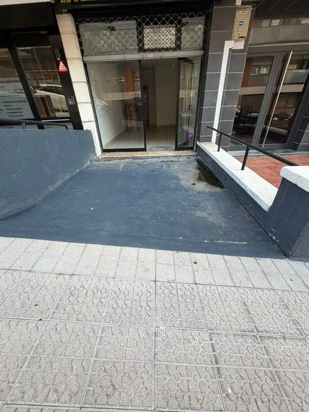 Locale commerciale in affitto a Las Arenas, imagen 4