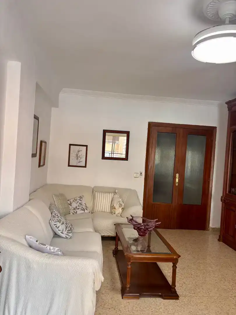 Sala d'estar de Pis de lloguer en Cáceres Capital amb Aire condicionat i Balcó
