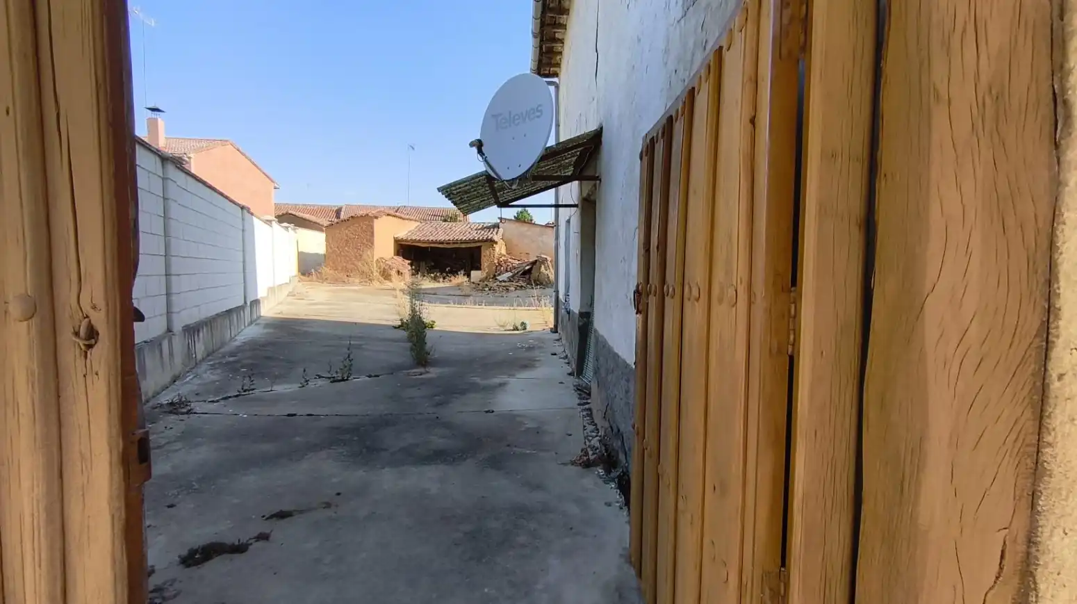 Vista exterior de Casa o xalet en venda en Santa María del Monte de Cea amb Calefacció, Jardí privat i Moblat