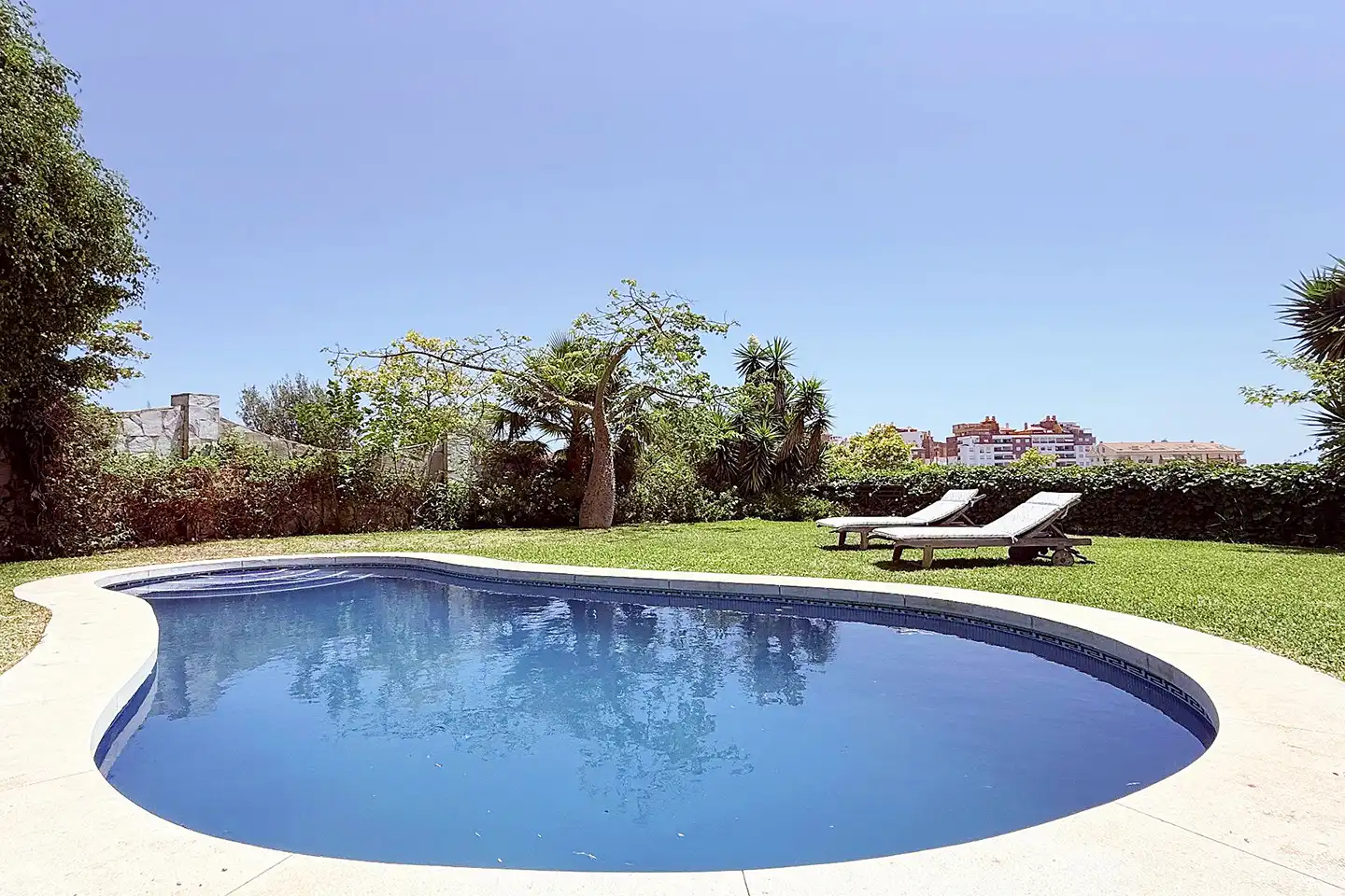Piscina de Casa o xalet en venda en Benalmádena amb Aire condicionat, Jardí privat i Terrassa