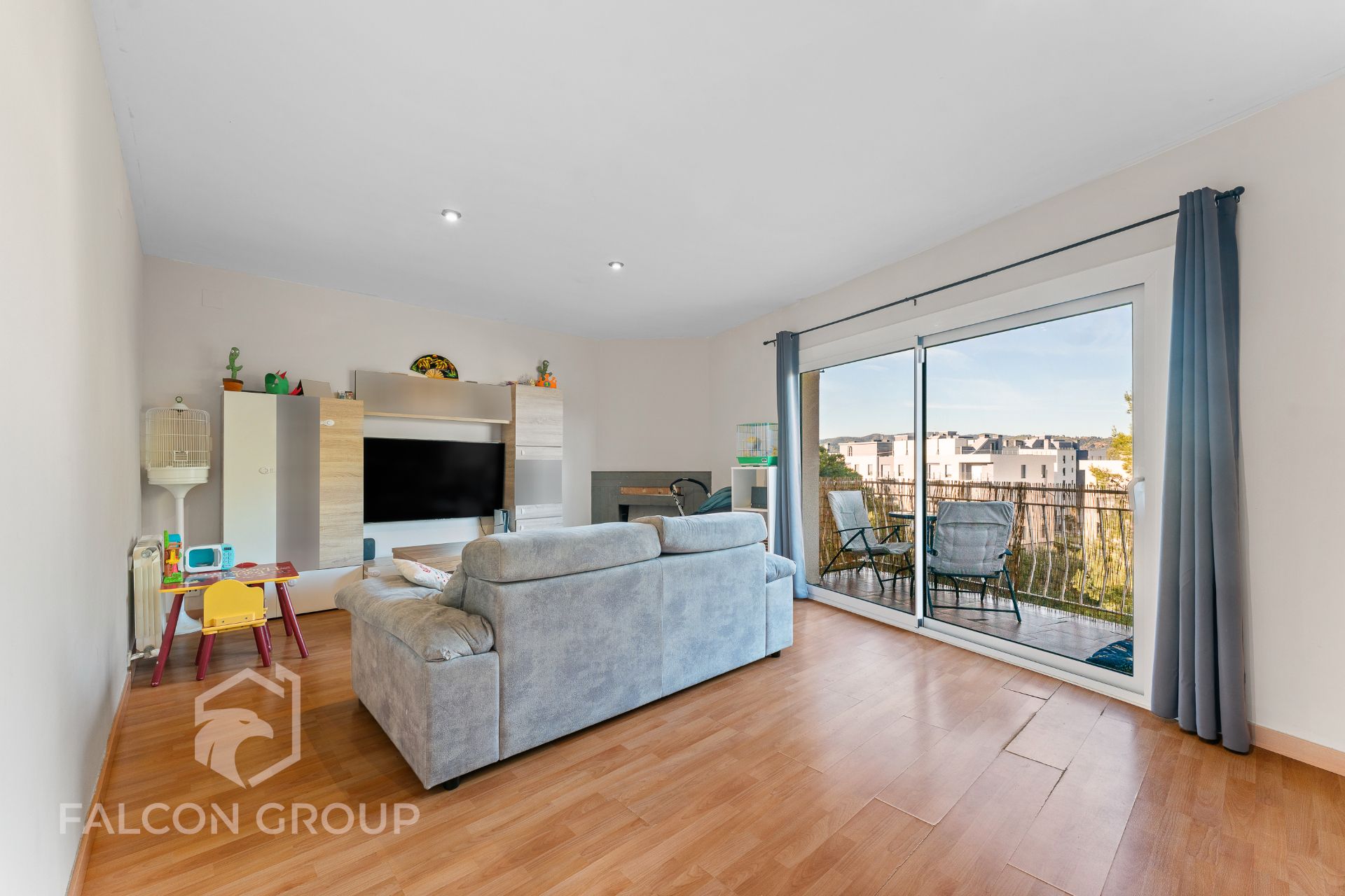 Living room of Flat for sale in Sant Pere de Ribes  with Heating, Parquet flooring and Furnished