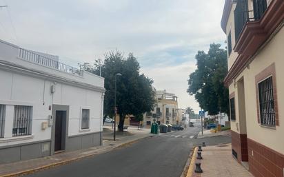 Vista exterior de Casa adosada en venda en Alcalá de Guadaira amb Terrassa