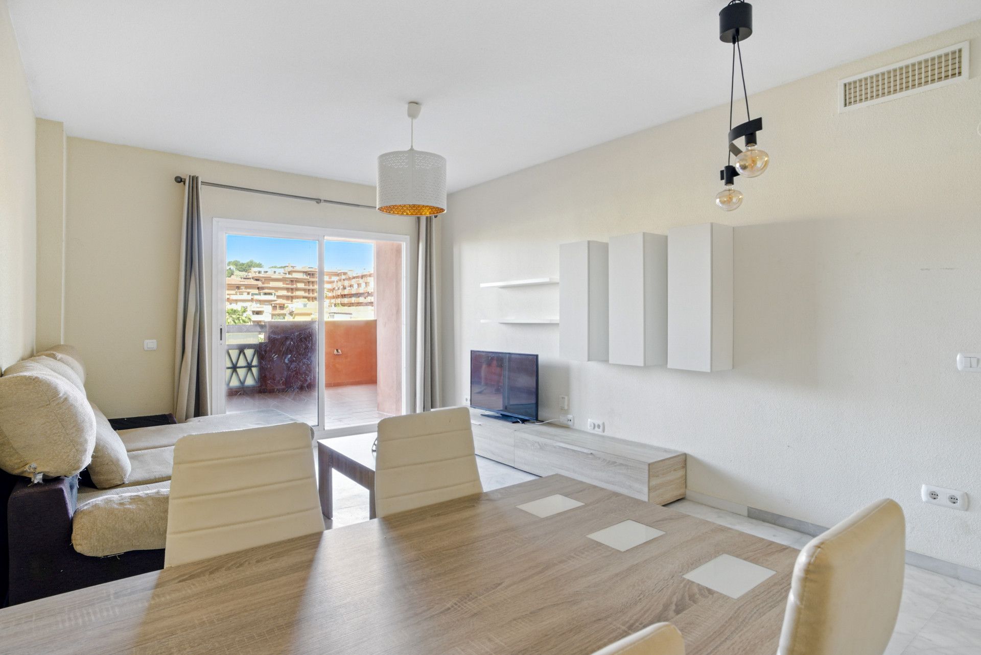 Living room of Apartment for sale in Marbella  with Air Conditioner, Terrace and Swimming Pool