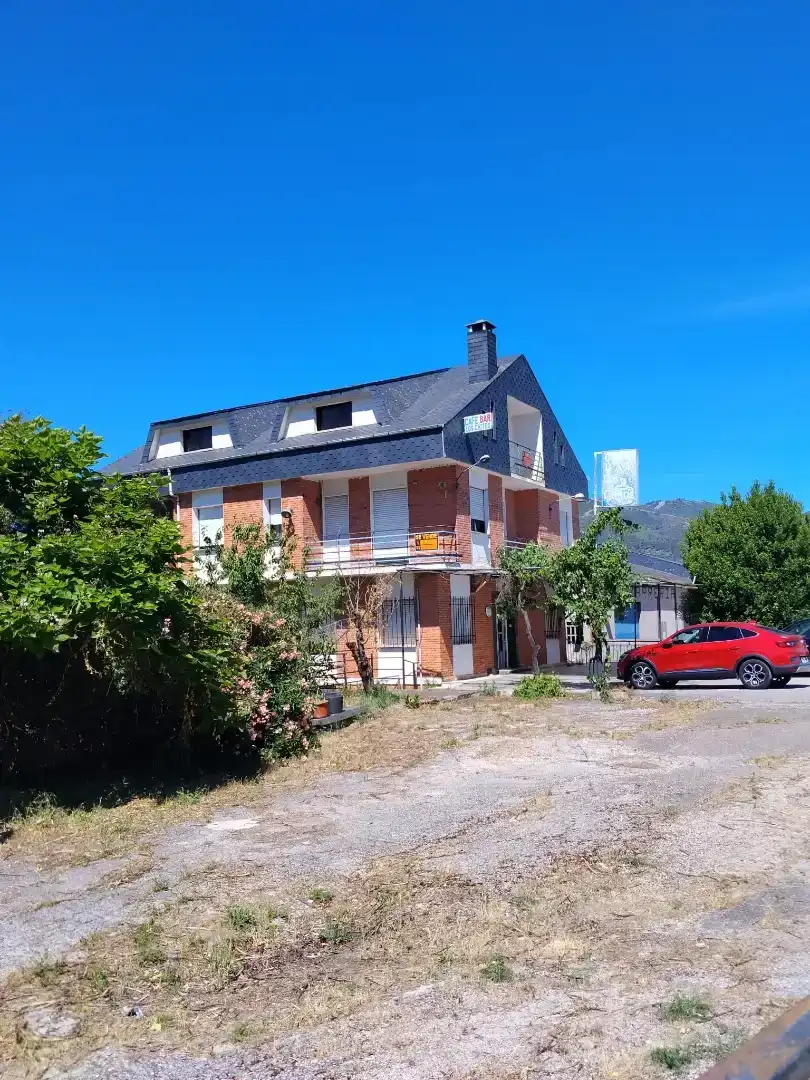 Vista exterior de Casa o chalet en venta en Puente de Domingo Flórez con Jardín privado, Trastero y Balcón