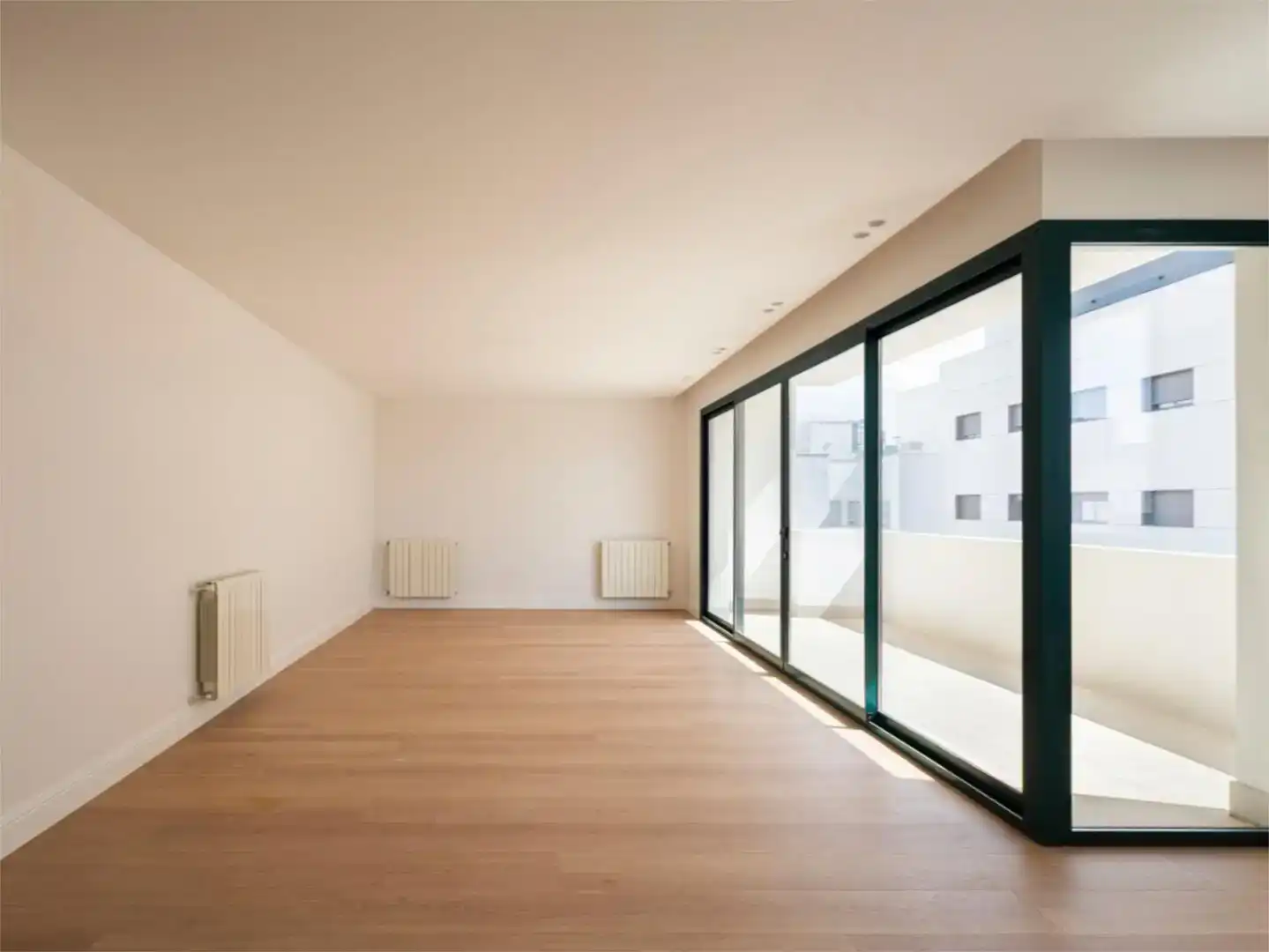 Sala d'estar de Pis en venda en Sevilla amb Aire condicionat, Jardí privat i Parquet