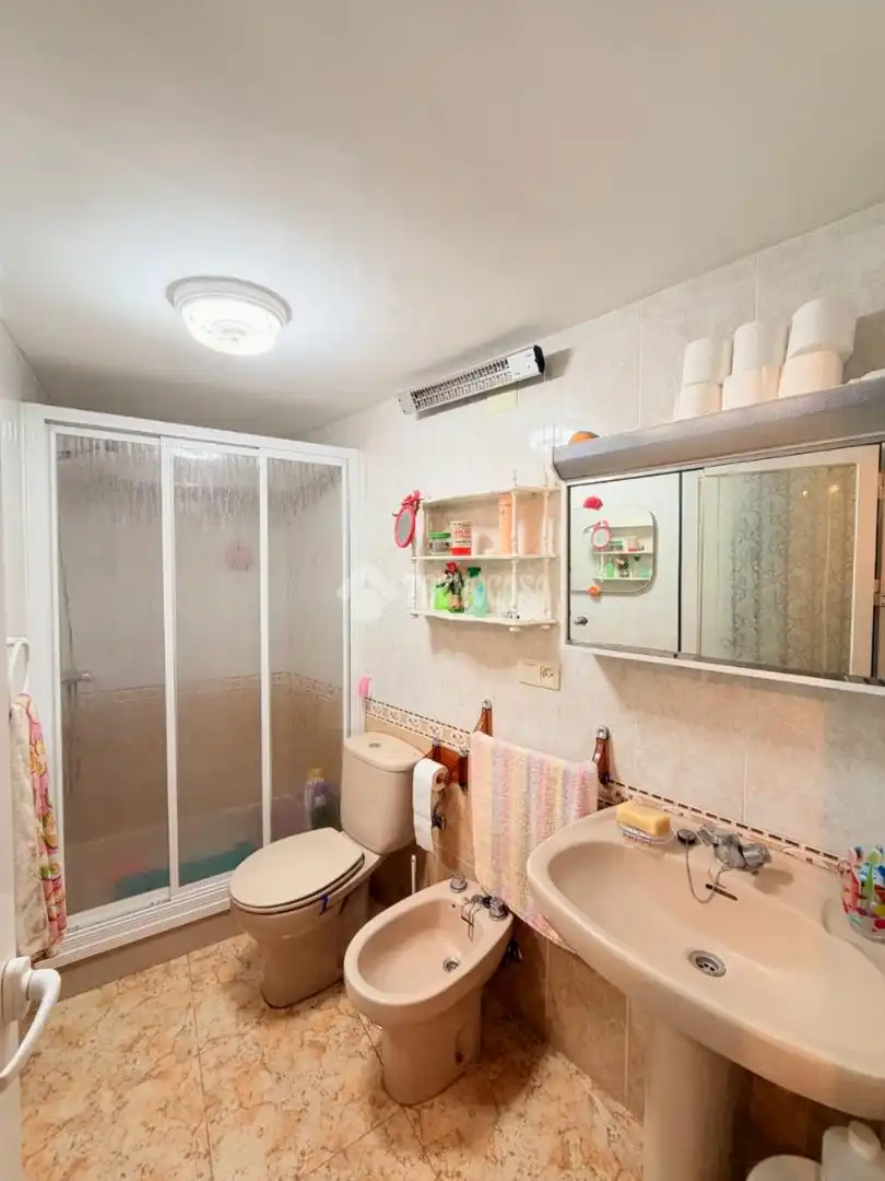 Badezimmer von Einfamilien-Reihenhaus zum Verkauf in Tembleque