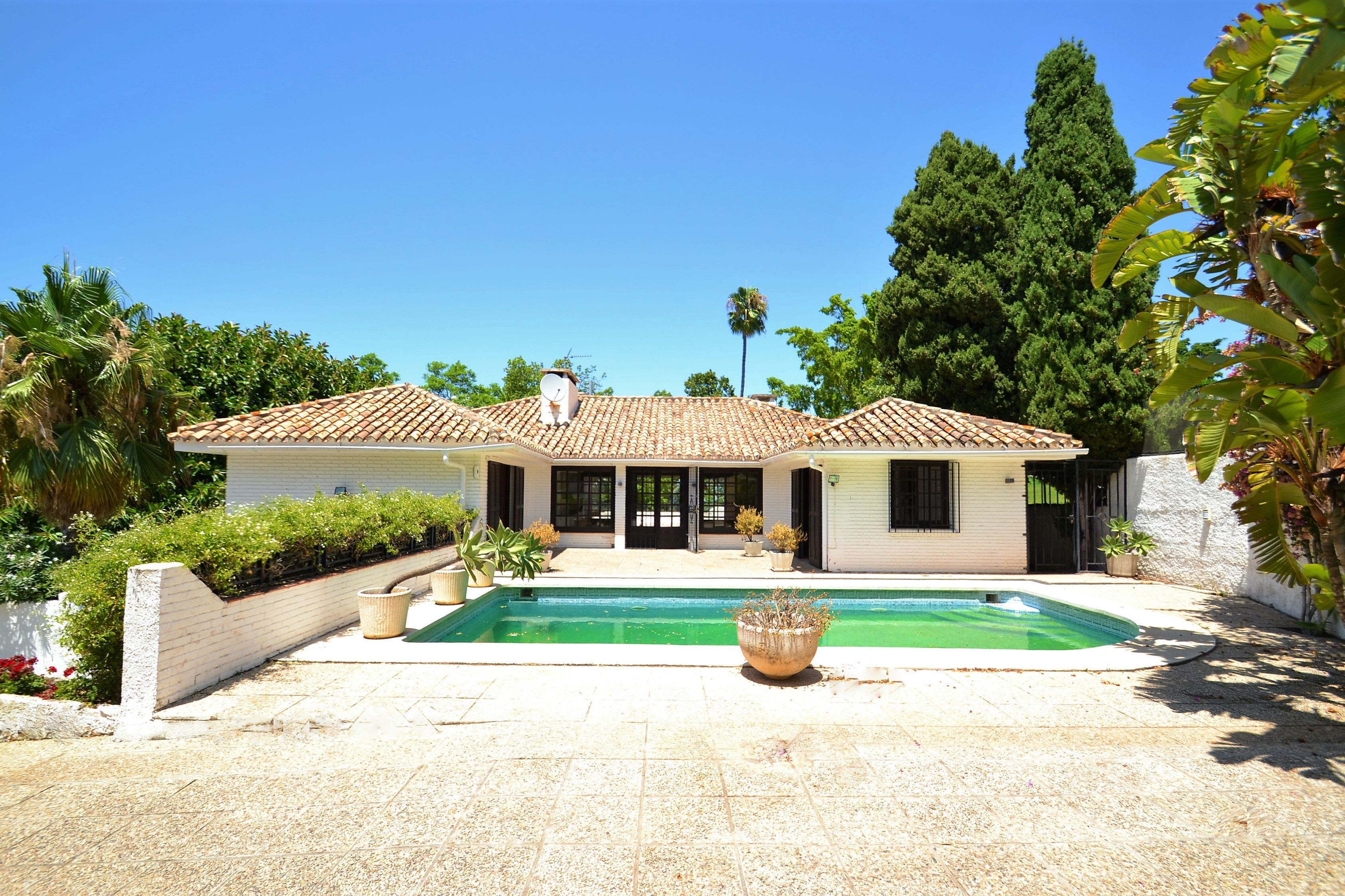 Vista exterior de Casa o chalet en venta en Marbella con Jardín privado, Terraza y Trastero