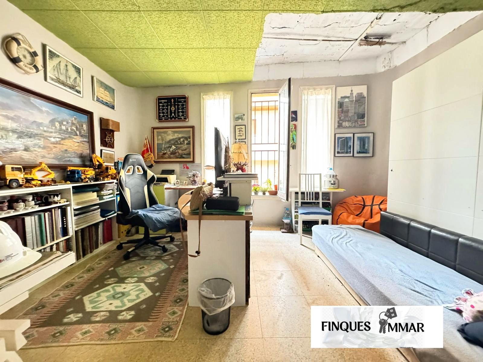 Sala de estar de Local en venta en Calella