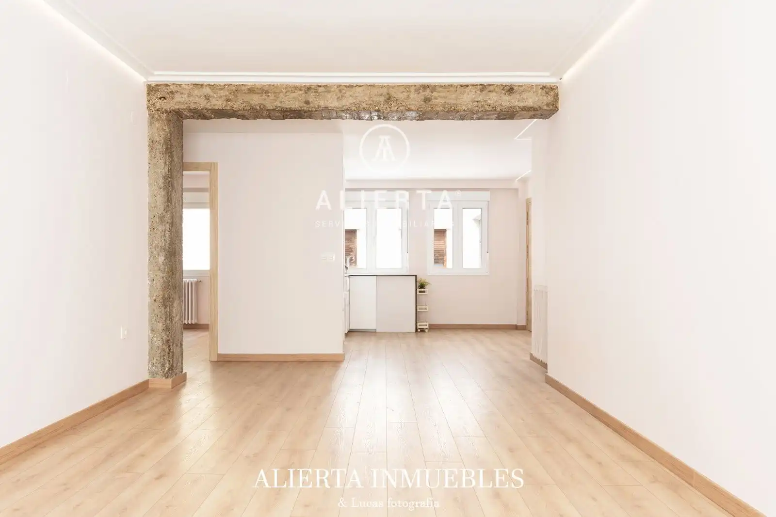 Sala d'estar de Pis en venda en Zaragoza amb Calefacció