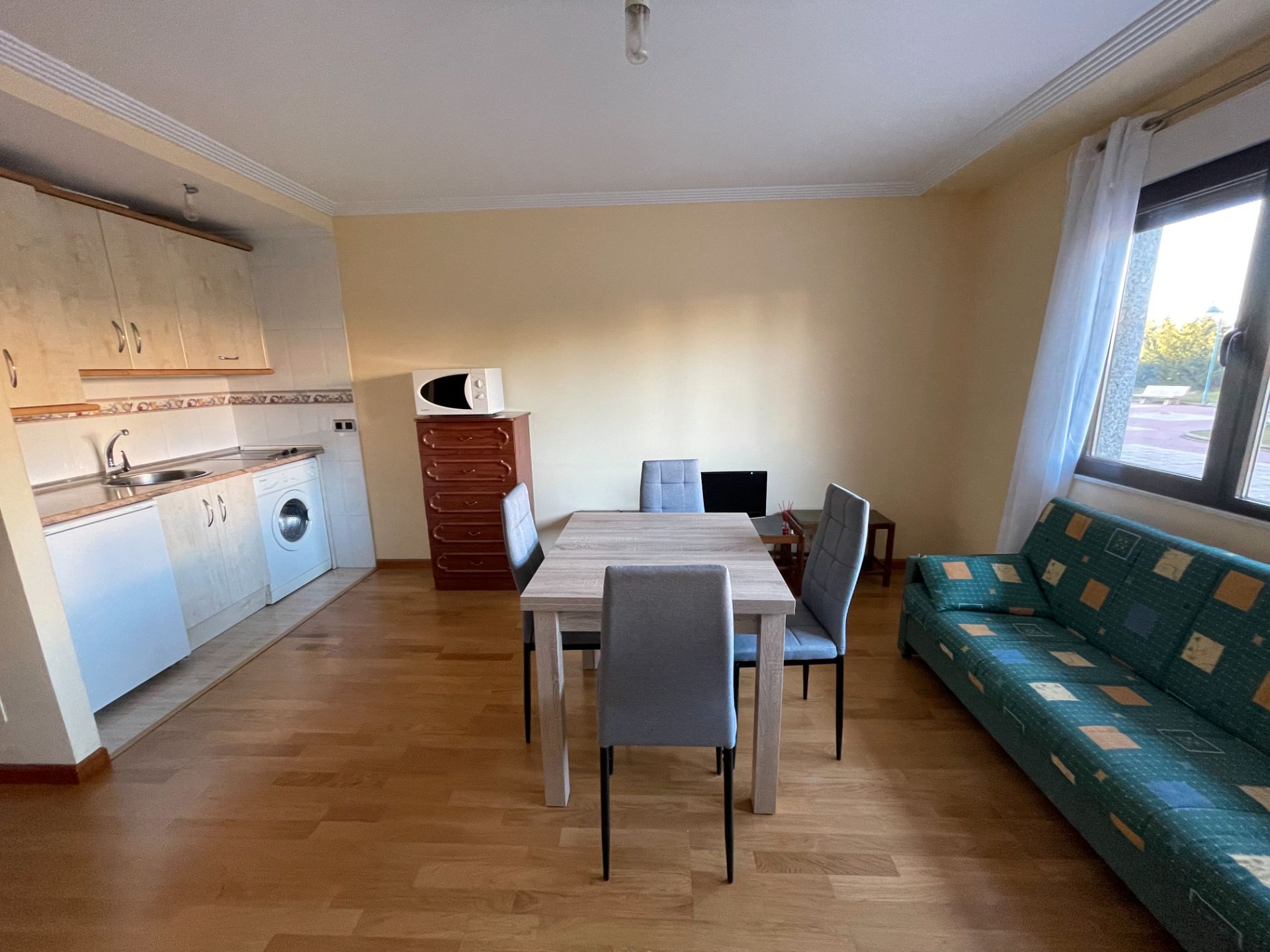 Dining room of Apartment to rent in Salamanca Capital  with Heating, Parquet flooring and Furnished