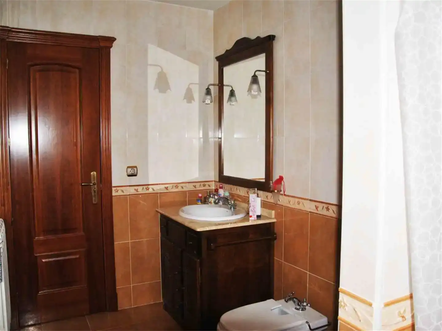 Baño de Casa o chalet en venta en Belmonte de Tajo con Aire acondicionado, Parquet y Piscina