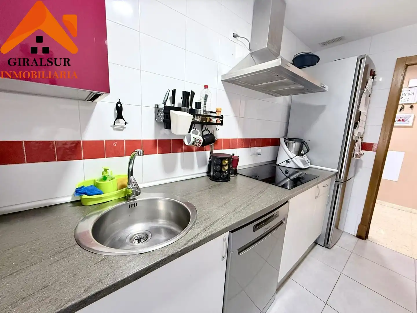 Kitchen of Flat for sale in Sevilla  with Air Conditioner, Terrace and Storage room