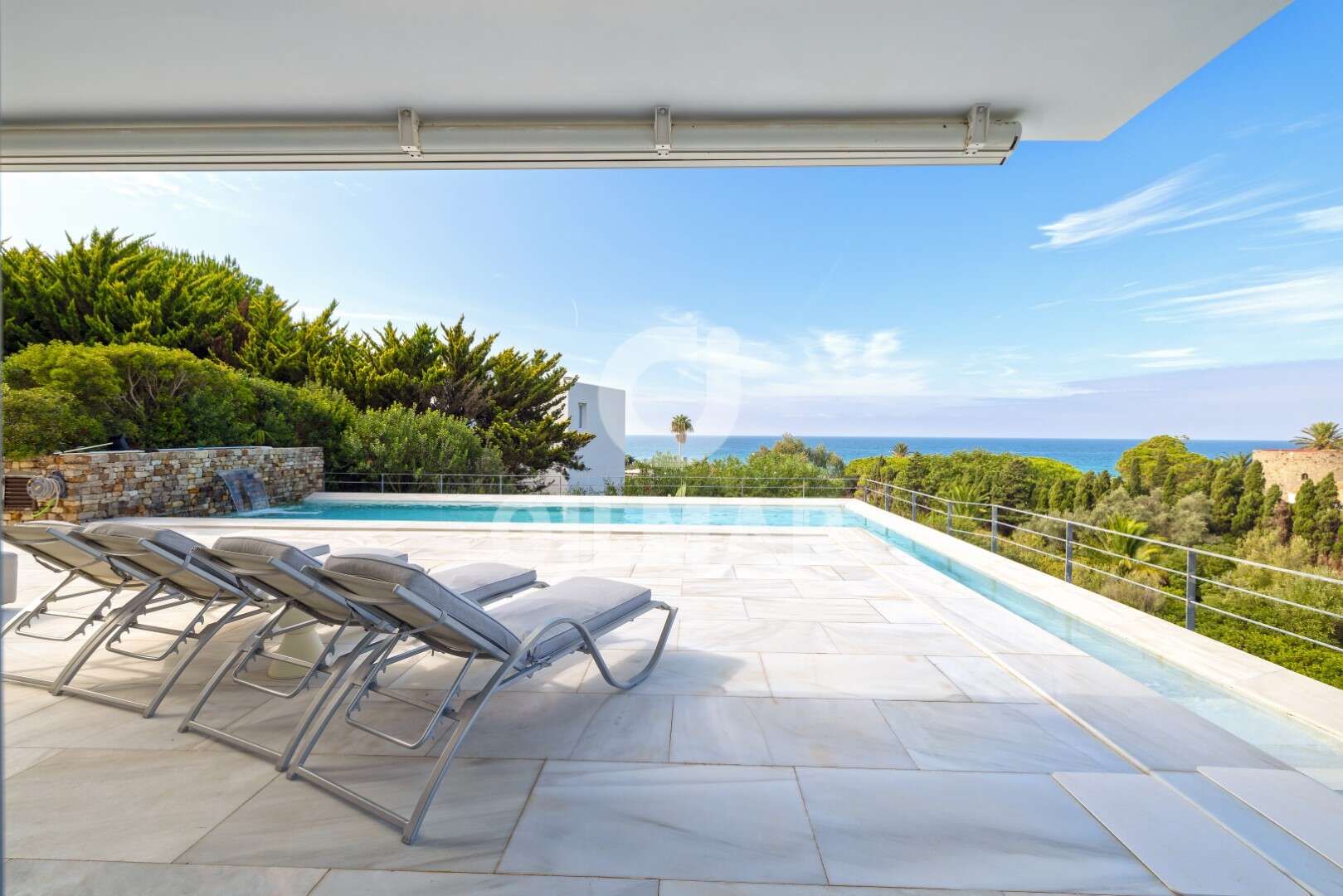 Vista exterior de Casa o xalet en venda en Zahara de los Atunes amb Aire condicionat, Calefacció i Jardí privat