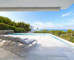 Vista exterior de Casa o xalet en venda en Zahara de los Atunes amb Aire condicionat, Calefacció i Jardí privat