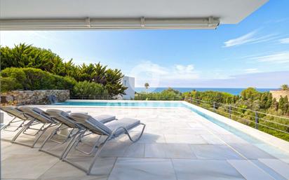 Vista exterior de Casa o xalet en venda en Zahara de los Atunes amb Aire condicionat, Terrassa i Piscina