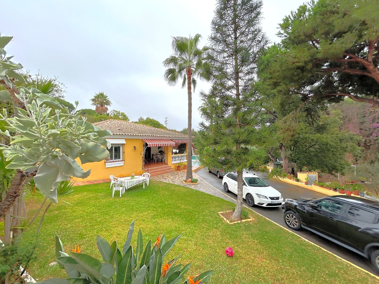Vista exterior de Casa o xalet en venda en Marbella amb Jardí privat, Terrassa i Traster