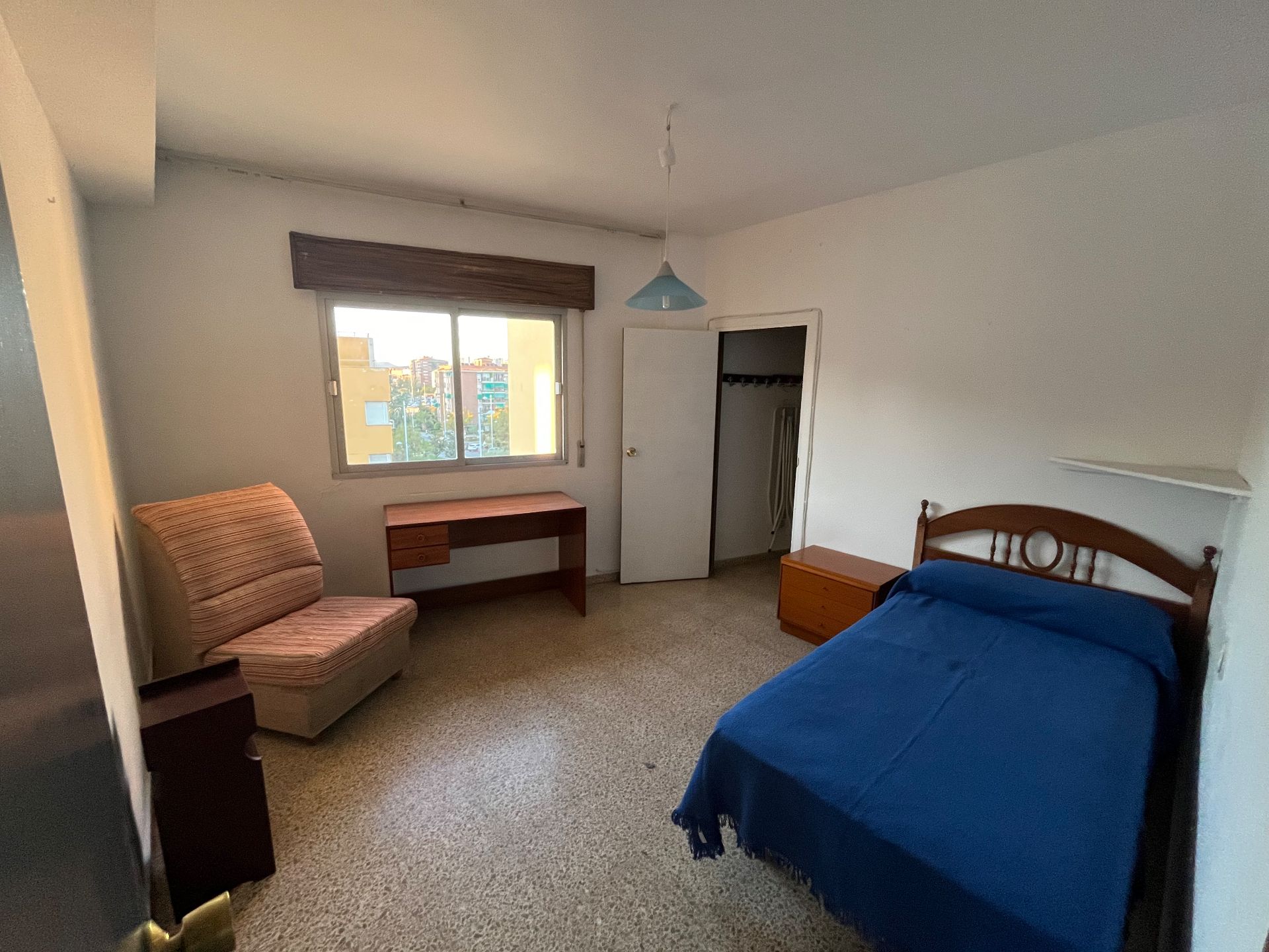 Dormitori de Pis en venda en  Granada Capital amb Moblat, Forn i Rentadora