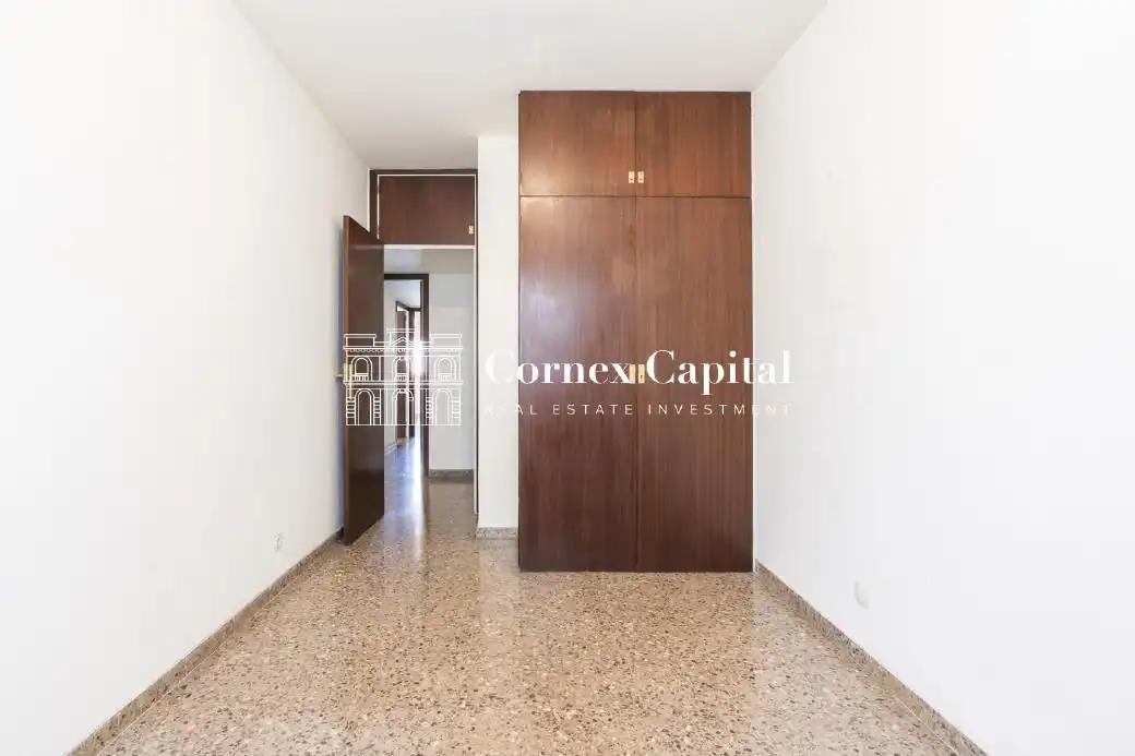 Vista exterior de Piso en venta en Barcelona con Calefacción y Terraza