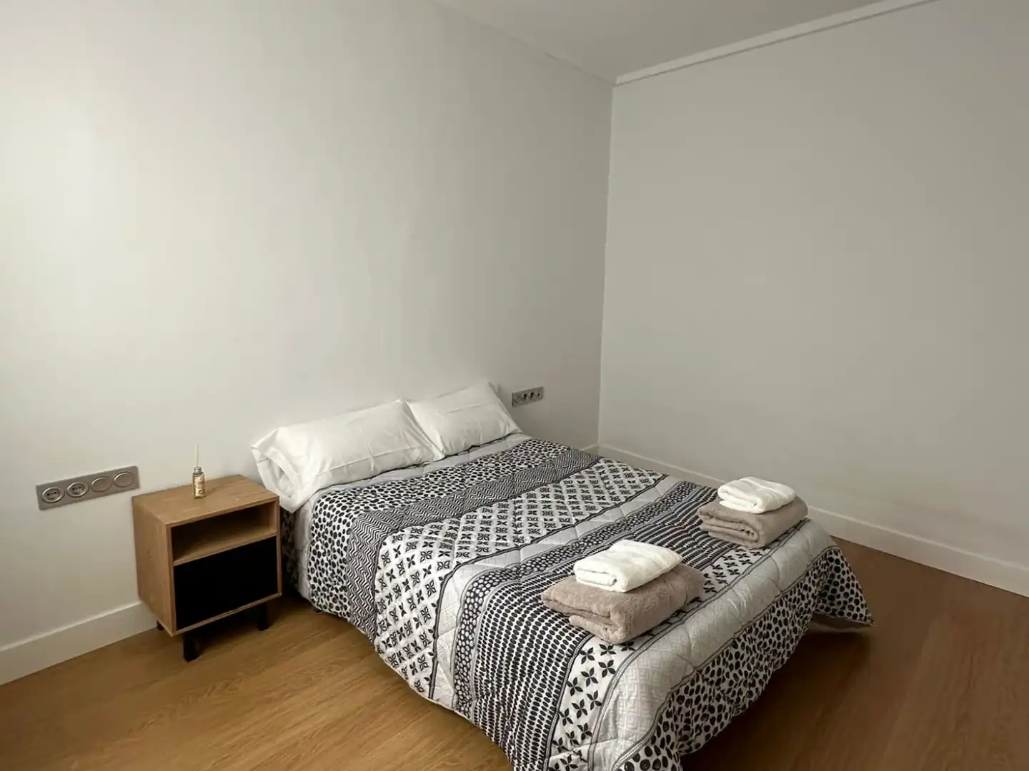 Bedroom of Flat for rent in Donostia - San Sebastián   with Furnished and Washing machine