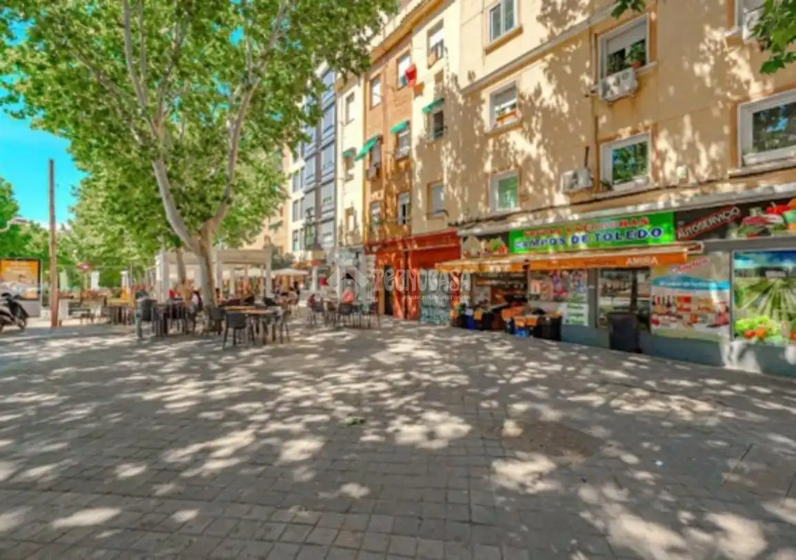 Vista exterior de Piso en venta en Madrid