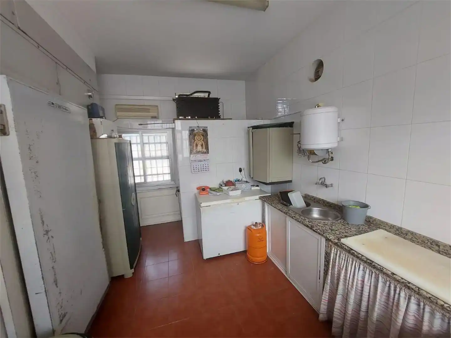 Cocina de Local en venta en La Hacienda - Nueva Andalucía