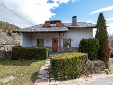 Casa con balcón en venta en Carretera Puigcerda 46