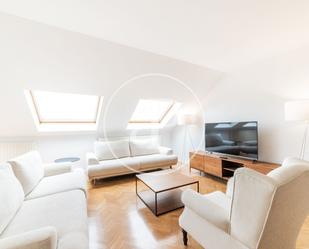 Living room of Attic to rent in  Madrid Capital  with Air Conditioner, Heating and Furnished