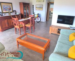 Sala d'estar de Casa adosada de lloguer en Bellreguard amb Aire condicionat, Jardí privat i Terrassa