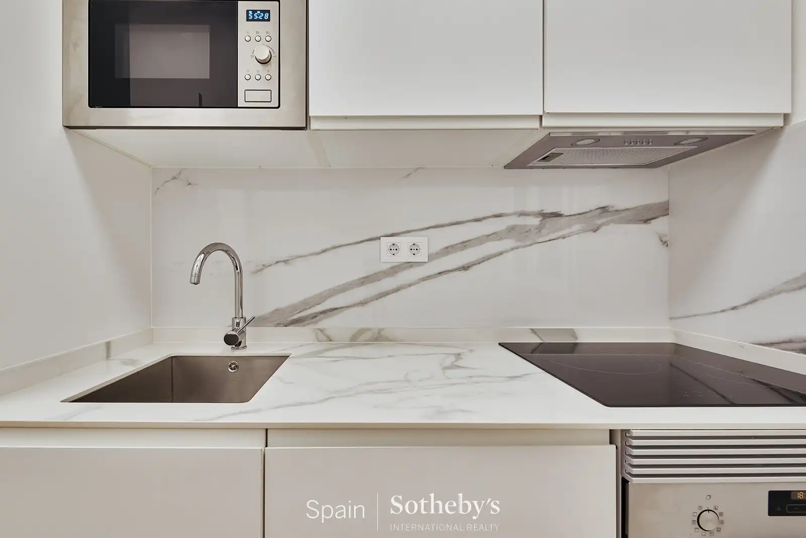Kitchen of Apartments for sale in Madrid  with Air Conditioner and Heating