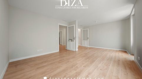 Photo 2 of Flat for rent in De Rafael Calvo, Almagro, Madrid Capital