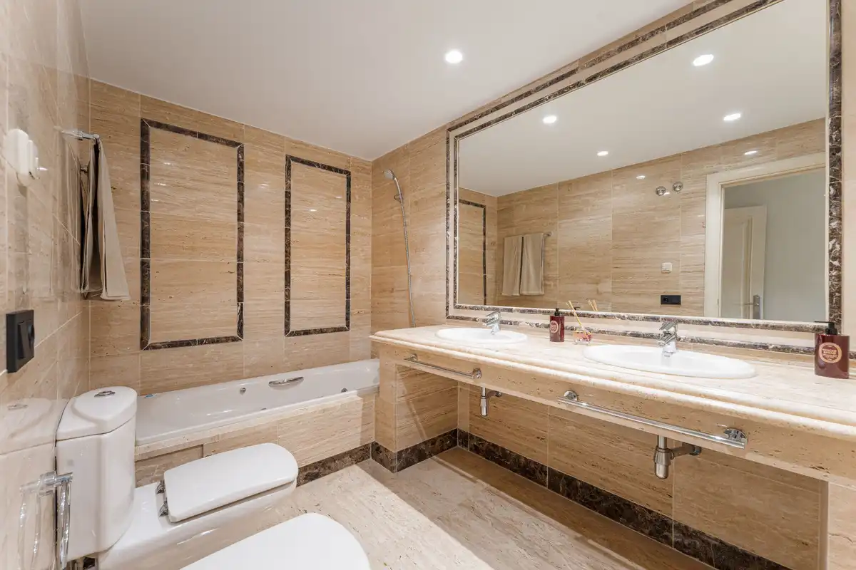 Baño de Piso en venta en Marbella con Aire acondicionado y Trastero
