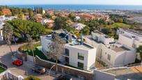 Exterior view of House or chalet for sale in Vilassar de Dalt  with Air Conditioner, Heating and Private garden