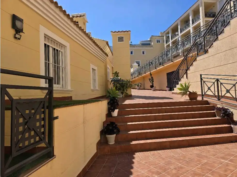 Vista exterior de Apartament en venda en Dénia amb Aire condicionat, Calefacció i Terrassa