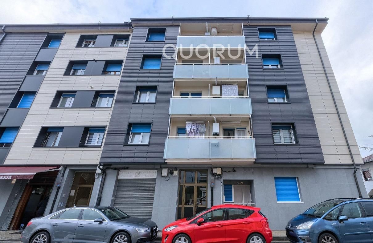 Exterior view of Flat for sale in Etxebarri  with Heating and Storage room