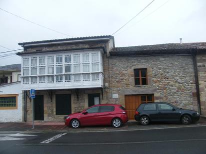 Vista exterior de Casa o xalet en venda en Molledo amb Calefacció, Jardí privat i Terrassa