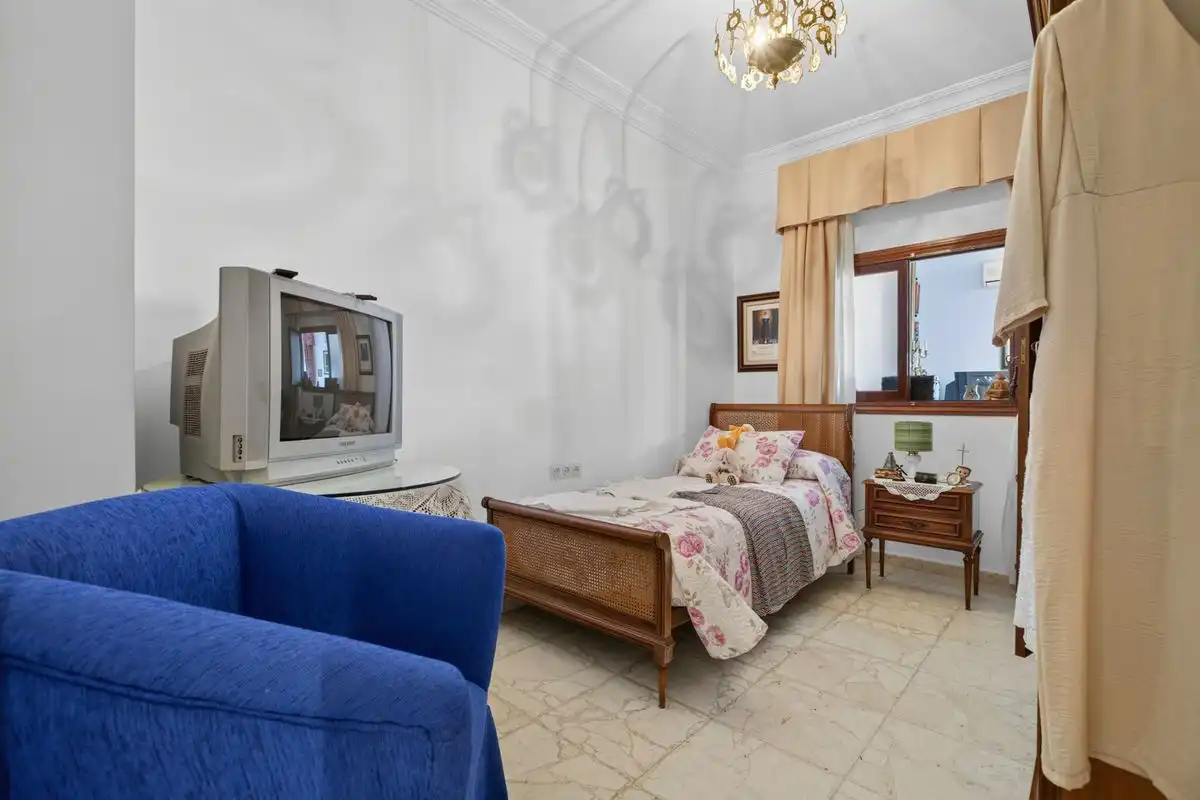 Schlafzimmer von Maisonette zum Verkauf in Bollullos de la Mitación mit Heizung, Privatgarten und Abstellraum