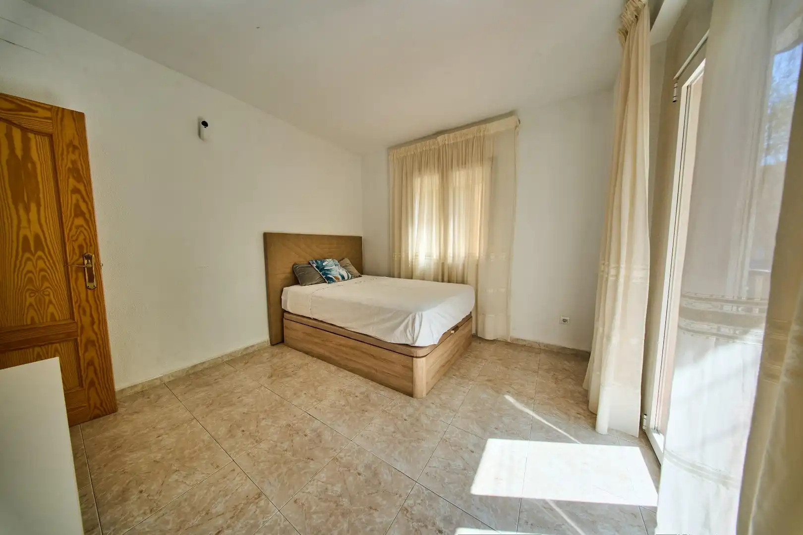 Bedroom of Flat for sale in Granada  with Air Conditioner and Balcony