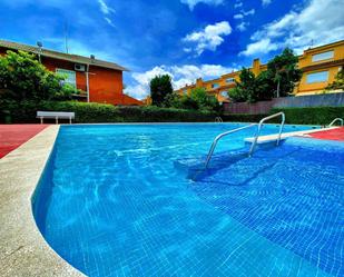 Piscina de Casa o xalet en venda en Cerdanyola del Vallès amb Aire condicionat, Calefacció i Jardí privat