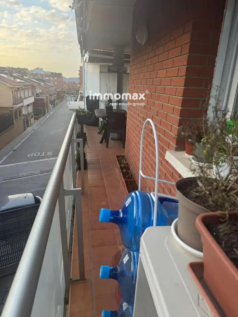 Vista exterior de Piso en venta en Ripollet con Aire acondicionado, Calefacción y Terraza