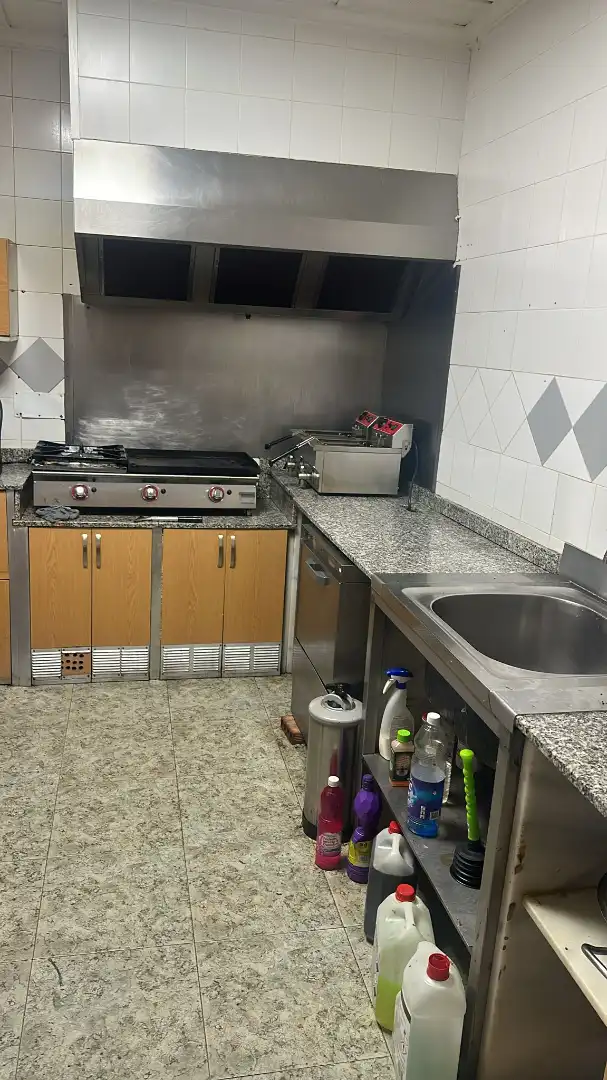 Küche von Geschaftsraum zur Miete in Massalavés mit Klimaanlage, Heizung und Terrasse