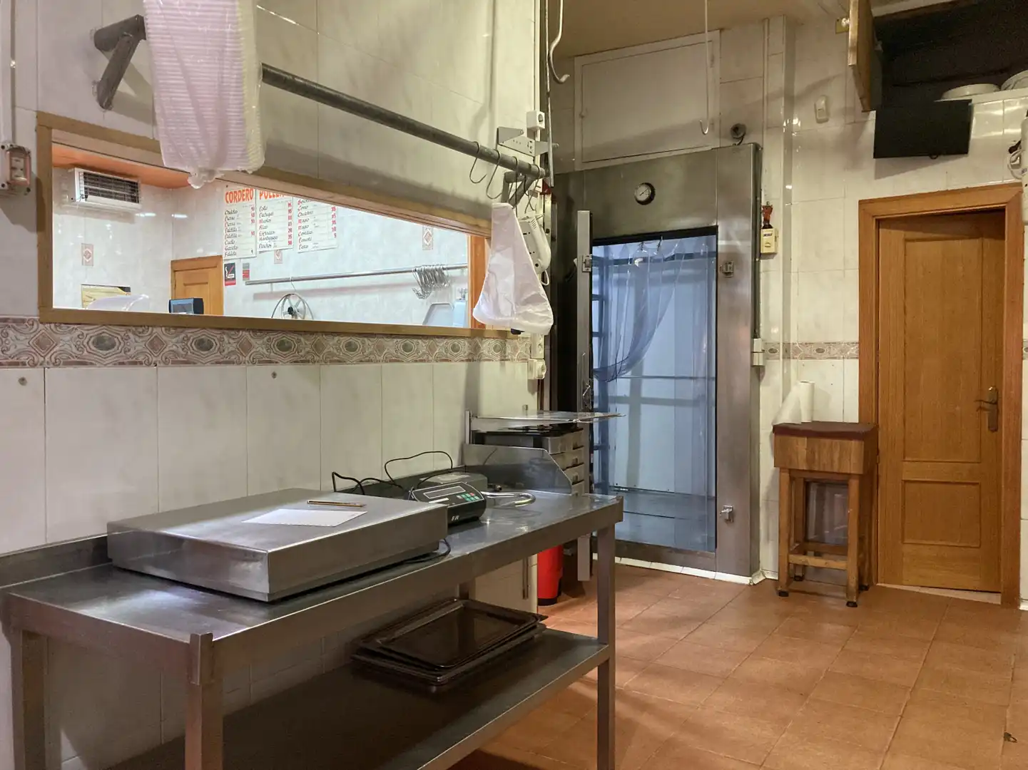 Kitchen of Commercial properties for rent in Torrent  with Air Conditioner