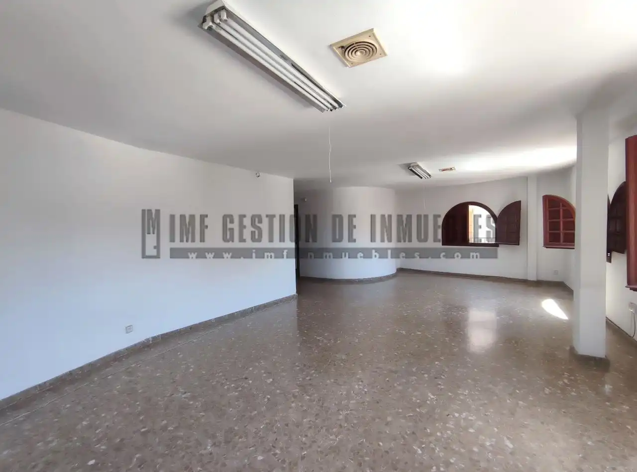 Oficina de alquiler en Vélez-Málaga