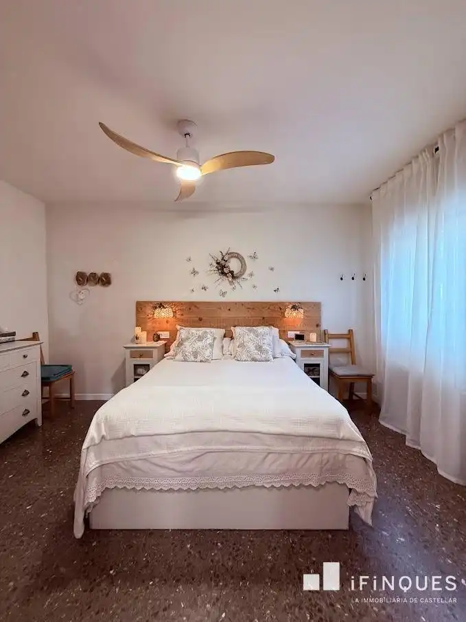 Bedroom of Houses for sale in Castellar del Vallès  with Air Conditioner, Private garden and Parquet flooring