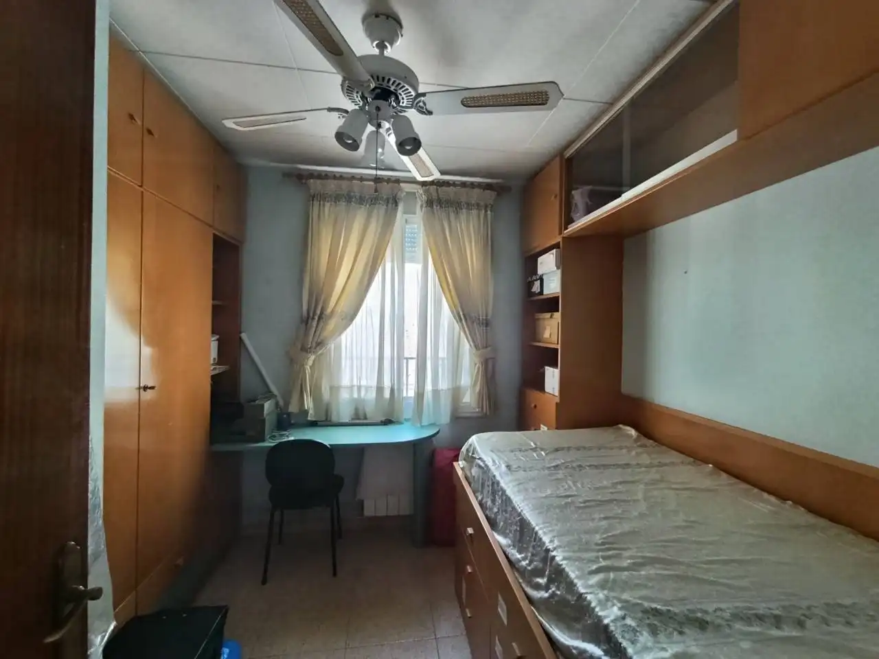 Schlafzimmer von Einfamilien-Reihenhaus zum Verkauf in Terrassa mit Heizung, Terrasse und Schwimmbad