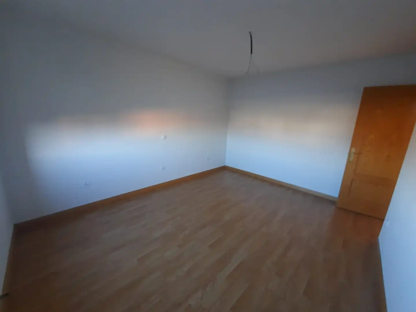 Schlafzimmer von Einfamilien-Reihenhaus zum Verkauf in Lillo mit Heizung und Möbliert