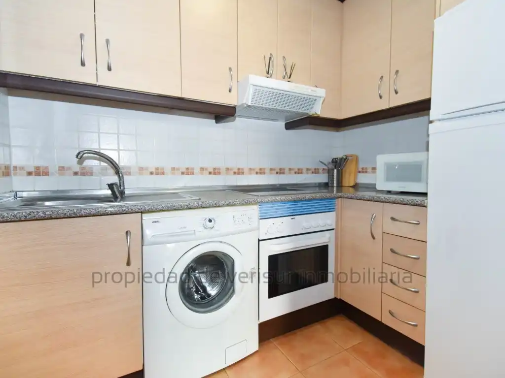 Cocina de Apartamento de alquiler en Águilas con Aire acondicionado, Jardín privado y Piscina